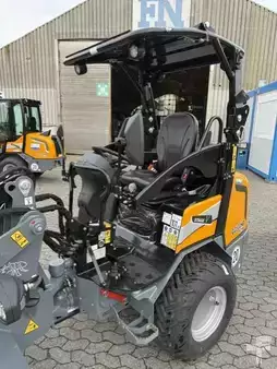 Kompaktní nakladače 2026 Giant G2500 X-tra HD Schutzdach (3)
