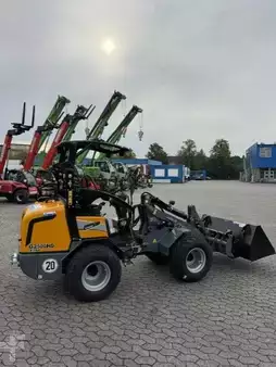 Kompaktní nakladače 2026 Giant G2500 X-tra HD Schutzdach (5)