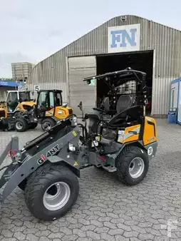 Kompaktní nakladače 2026 Giant G2500 X-tra HD Schutzdach (8)