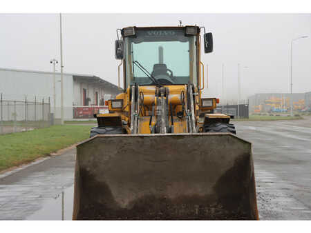 Ładowarki kołowe 2000 Volvo L70D (7)