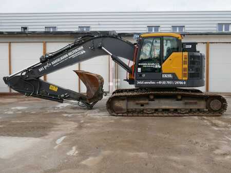 Escavadora de rodas 2019 Volvo ECR235EL (3)