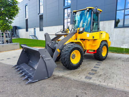 Outro 2020 Volvo L 30G (1)