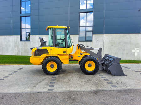 Outro 2020 Volvo L 30G (5)