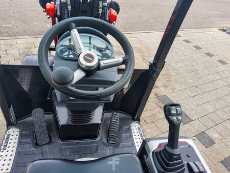 Outro 2023 Manitou MLA 2-25H (7)