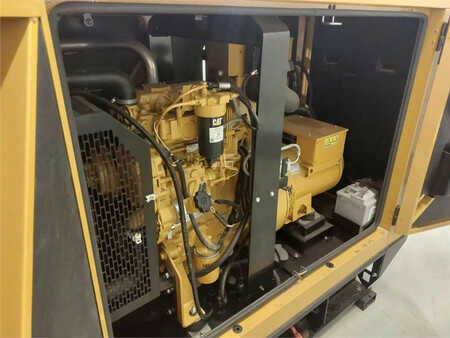 Miscelaneo 2017 Caterpillar DE33E0 (3)