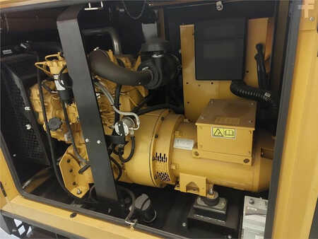 Miscelaneo 2017 Caterpillar DE33E0 (4)