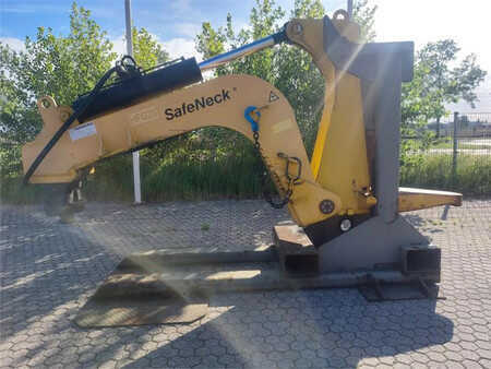 Miscelaneo 2015 CATRACOM SAN 40L SafeNeck incl parkstand (1)