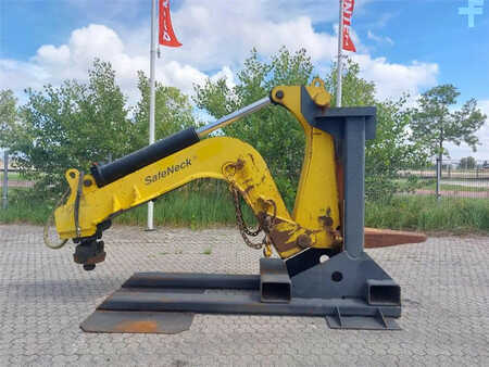 Miscelaneo 2015 CATRACOM SAN 40L SafeNeck incl parkstand (1)