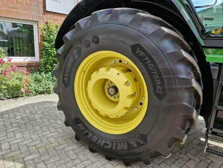 John Deere TRAKTOR 7R330