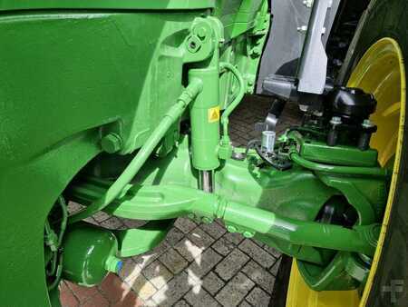 John Deere TRAKTOR 7R330