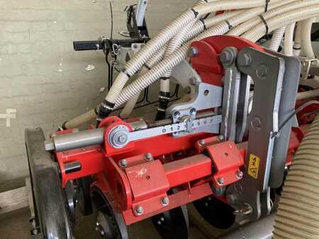 Övrigt 2023 Pöttinger AEROSEM 4002 FDD (19)