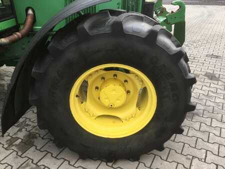 John Deere 6310