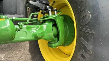 John Deere 6R215