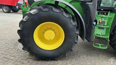 John Deere 6R215