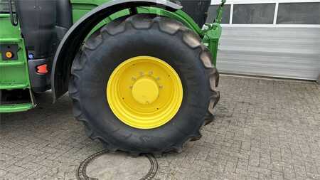 John Deere 6R215