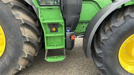 John Deere 6R215