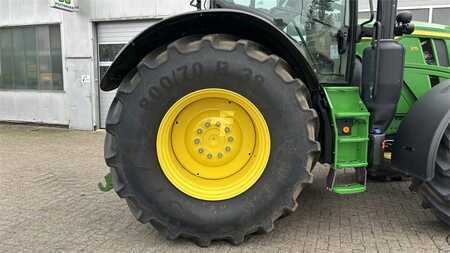 John Deere 6R215