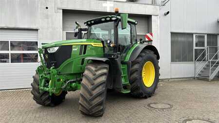 John Deere 6R215