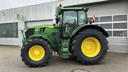 John Deere 6R215