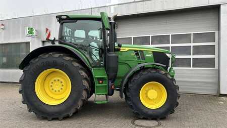 John Deere 6R215