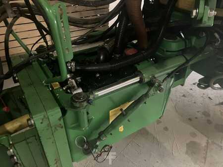 Outro 2010 John Deere 840i (14)