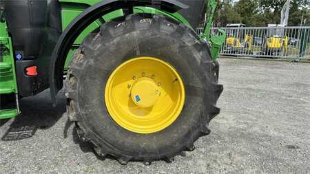 John Deere 6R215