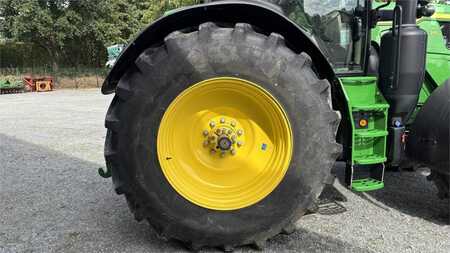 John Deere 6R215