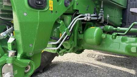 John Deere 6R215