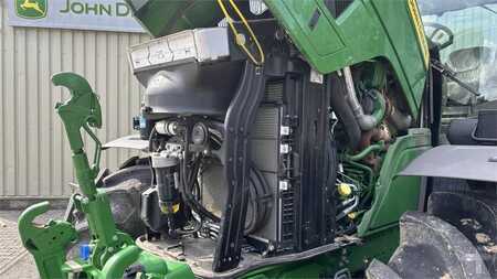 John Deere 6R215