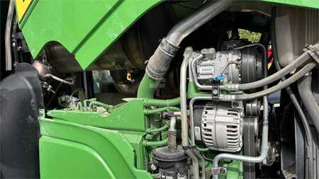 John Deere 6R215