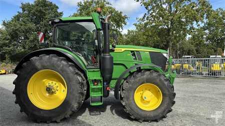John Deere 6R215