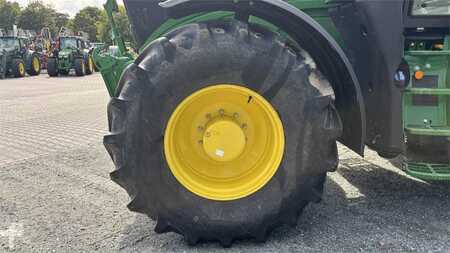 John Deere 6R215
