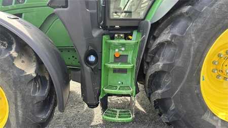 John Deere 6R215