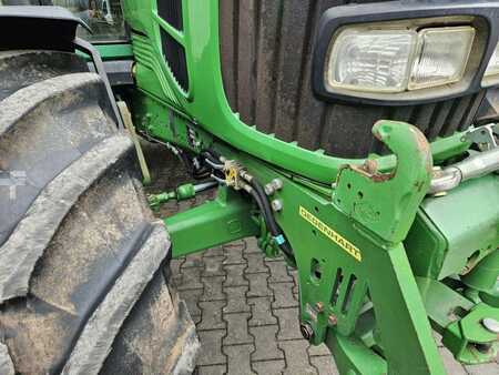 John Deere 6830