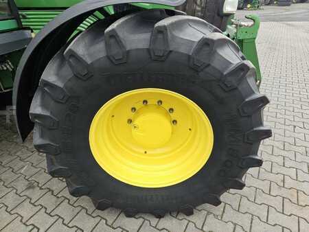 John Deere 6830