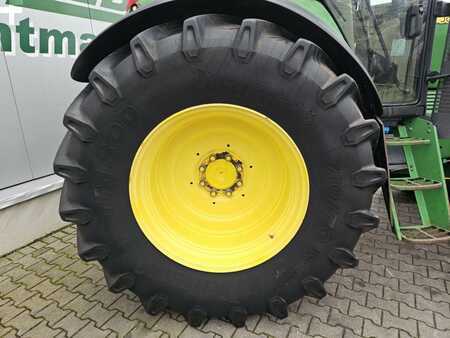 John Deere 6830