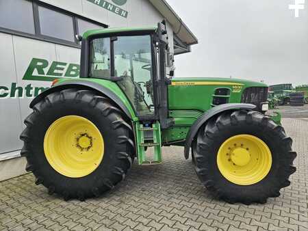 John Deere 6830