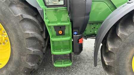John Deere 6M240