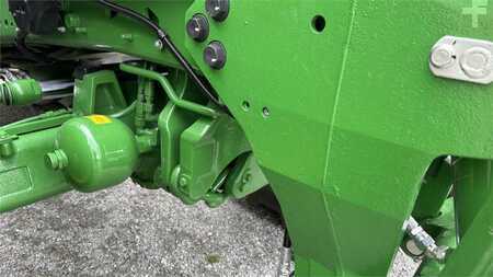 John Deere 6M240