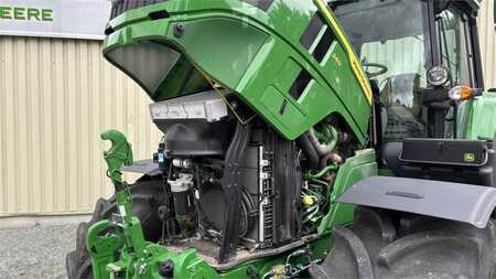 John Deere 6M240