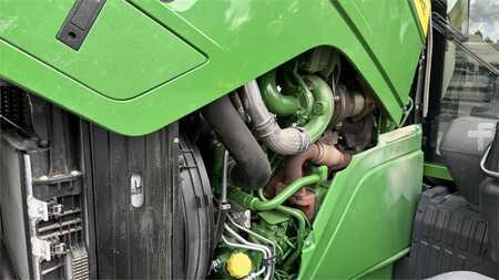 John Deere 6M240