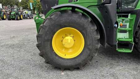 John Deere 6M240