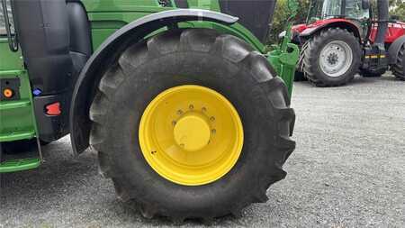 John Deere 6M240