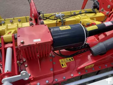 Ostatní 2023 Pöttinger LION 403 C (14)