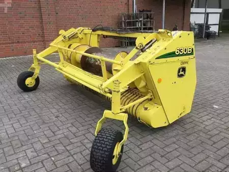Egyéb 2006 John Deere 630 B (1)