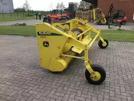 Egyéb 2006 John Deere 630 B (3)