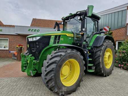 John Deere TRAKTOR 7R330