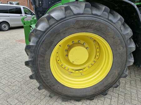 John Deere TRAKTOR 7R330