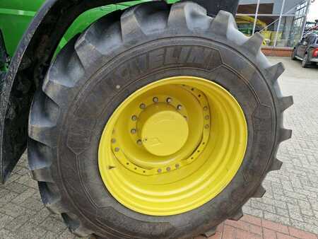 John Deere TRAKTOR 7R330