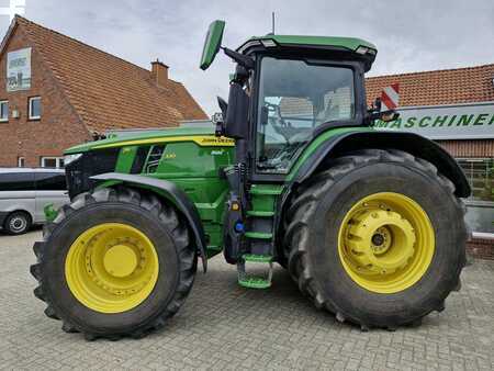 John Deere TRAKTOR 7R330